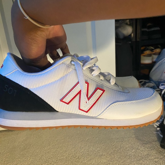 10.5 New Balance Gum Bottom - Picture 1 of 3
